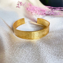 Load image into Gallery viewer, Classic Brushed Gold Bangle
